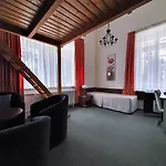 Dykova - Former Jana, Domov Mladeze Pensionat Prag
