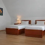 Dykova - Former Jana, Domov Mladeze