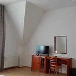Dykova - Former Jana, Domov Mladeze 2*