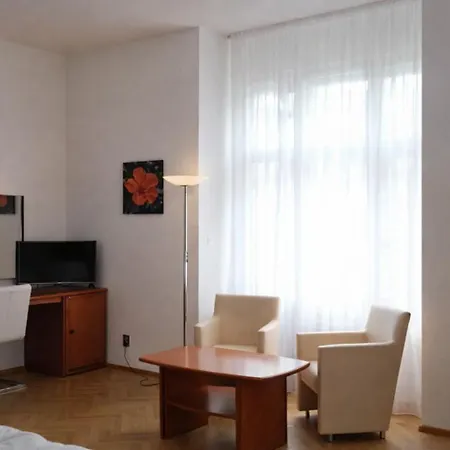 Dykova - Former Jana, Domov Mladeze Pensionat Prag