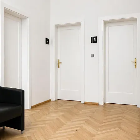 Dykova - Former Jana, Domov Mladeze 2* Prague