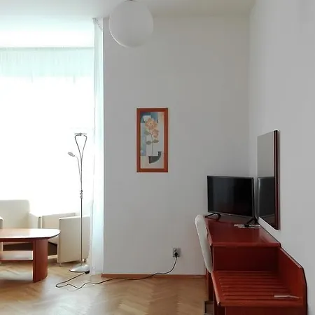 Maison d'hôtes Dykova - Former Jana, Domov Mladeze 2*