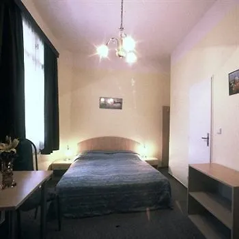Dykova - Former Jana, Domov Mladeze Prague