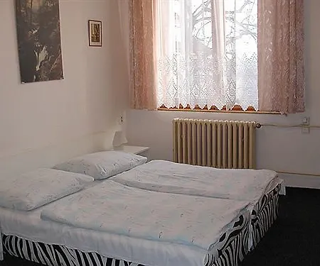 Dykova - Former Jana, Domov Mladeze Maison d'hôtes 2*