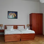 Dykova - Former Jana, Domov Mládeže Affittacamere 2*