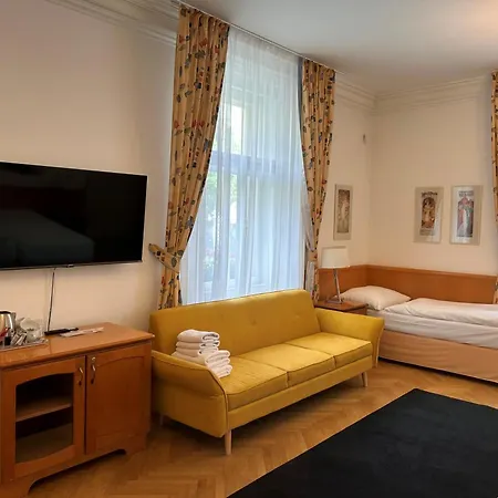 Jana - Domov Mládeže Casa de hóspedes 2*