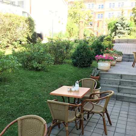 Jana - Domov Mladeze 2* Прага