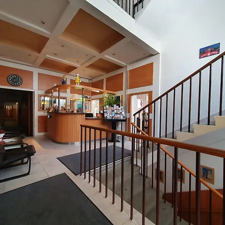 Jana - Domov Mladeze 2* Прага