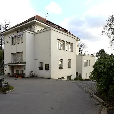 Jana - Domov Mládeže Casa de hóspedes 2*
