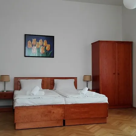Jana - Domov Mládeže Casa de hóspedes 2*
