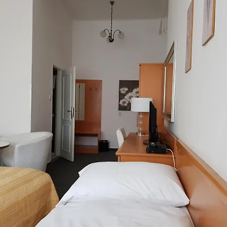 Jana - Domov Mládeže Casa de hóspedes 2*