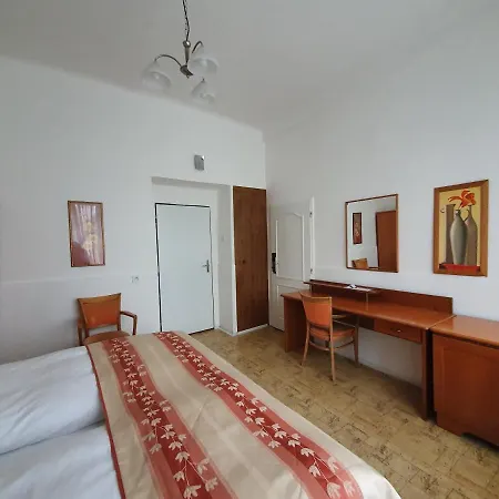 Jana - Domov Mládeže Casa de hóspedes 2*