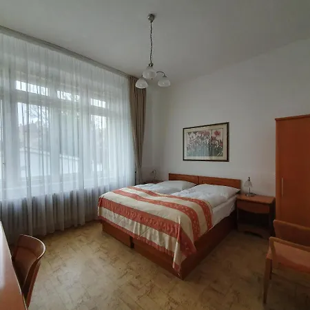 Jana - Domov Mládeže Casa de hóspedes 2*