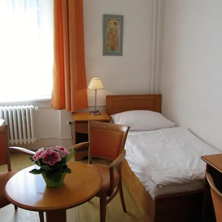 Jana - Domov Mládeže Casa de hóspedes Praga