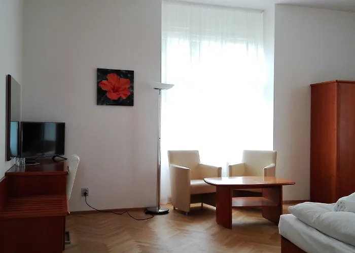 Dykova - Former Jana, Domov Mládeže 2*