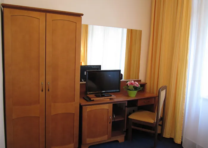 Affittacamere Dykova - Former Jana, Domov Mládeže 2*