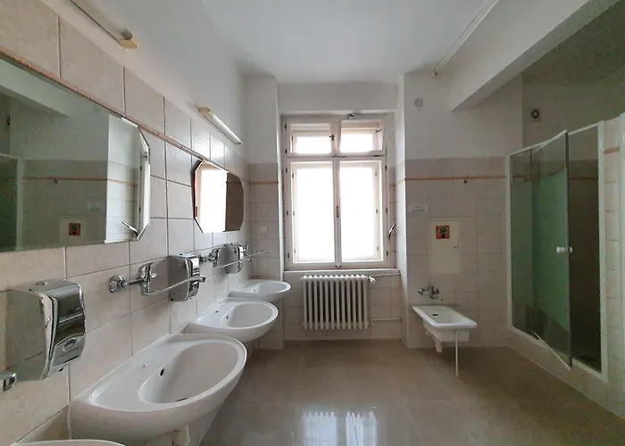 Dykova - Former Jana, Domov Mládeže 2* Praga
