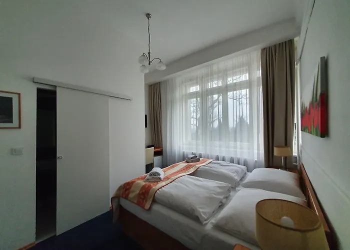 Dykova - Former Jana, Domov Mládeže 2*