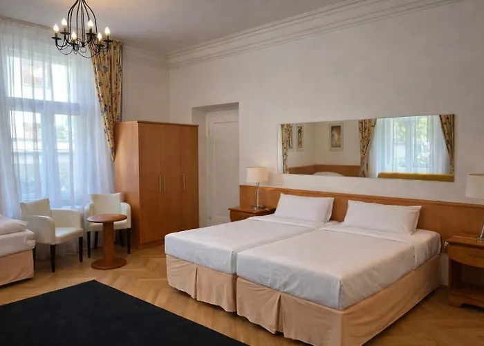 Affittacamere Dykova - Former Jana, Domov Mládeže
