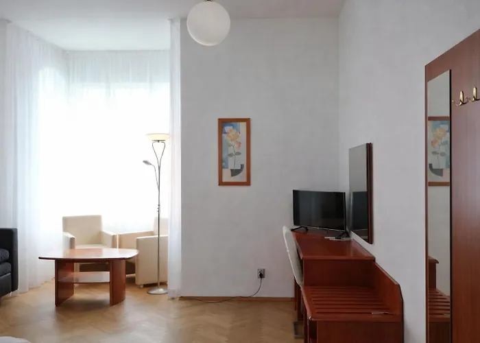 Dykova - Former Jana, Domov Mládeže 2* Praga