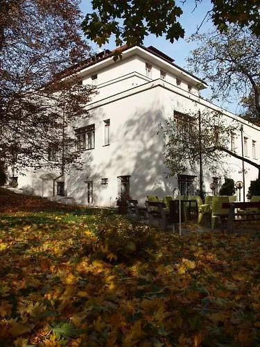 Dykova - Former Jana, Domov Mládeže Affittacamere