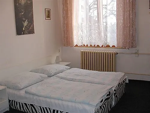 Dykova - Former Jana, Domov Mládeže Affittacamere 2*