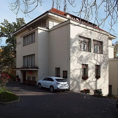 Dykova - Former Jana, Domov Mládeže Affittacamere