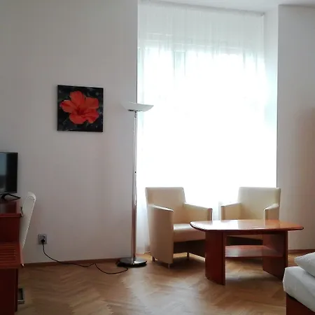 Dykova - Former Jana, Domov Mladeze 2*