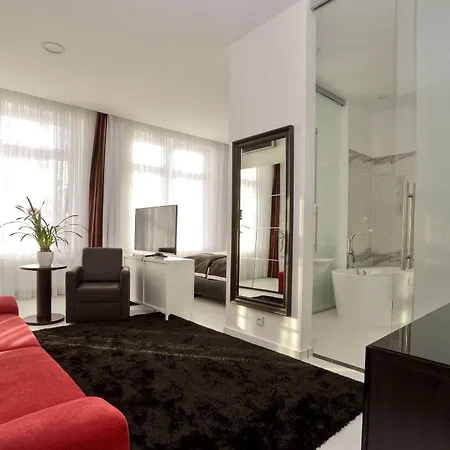 Dykova - Former Jana, Domov Mladeze 2*