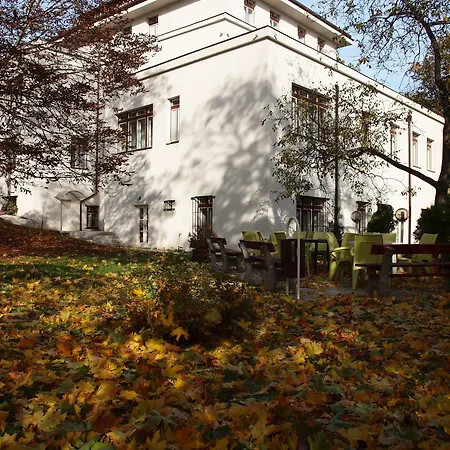 Jana - Domov Mladeze Gæstehus