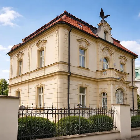 Dykova - Former Jana, Domov Mladeze Gasthuis