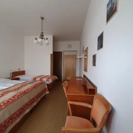 Dykova - Former Jana, Domov Mladeze 2* Prague