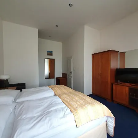 Jana - Domov Mladeze 2* Prag