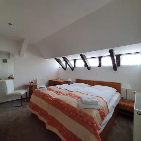 Jana - Domov Mladeze 2* Prag